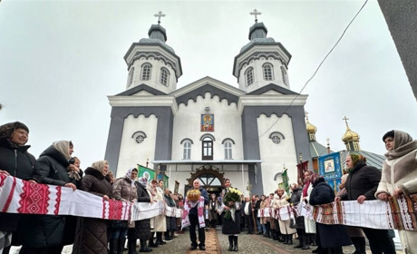 Архієрейське богослужіння відбулося Ошихлібах з нагоди 20-ї річниці заснування релігійної громади