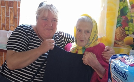 На свою помічницю Людмилу бабусі чекають завжди, незалежно від погоди чи ситуації в країні