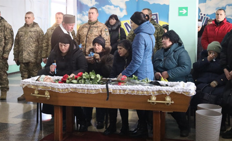 У Смілі прощалися з воїном і захисником Вадимом Козенком