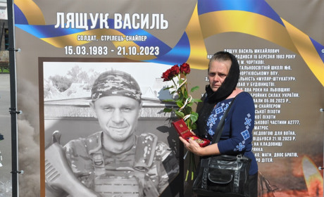 У Чорткові вшанували пам’ять загиблих Героїв і відзначили захисників України, що сьогодні в строю