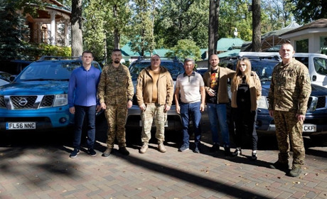 Ще сім автівок та обладнання на 4 млн грн придбав Фонд Миколи Філонова для захисників України