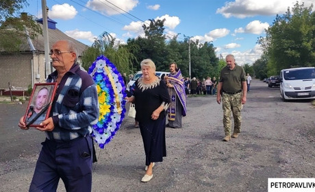 У Миколаївці попрощалися з захисником України Віталієм Авіловим (ВІДЕО)