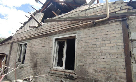 За добу ворожі снаряди знищили на Донеччині 49 цивільних об’єктів