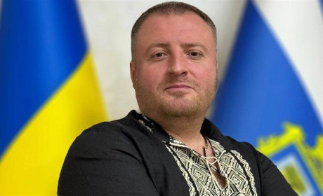 Факти проти домислів: Роман Мрочко публічно пояснив купівлю будинку батьками