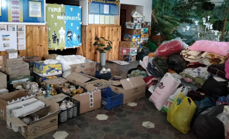 У Володимирці волонтери зібрали тонну сала, чотири тонни картоплі та безліч інших продуктів