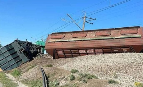 У Криму невідомі підірвали залізничну колію, з рейок зійшов поїзд з зерном
