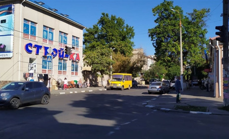 В Херсоні вже працюють світлофори та освітлення у центрі: до того кілька днів були знеструмлені