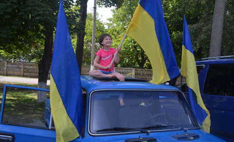 Патріотичний автопробіг 2022 до Дня Прапора у Біляївці: хто долучився, і як проходив