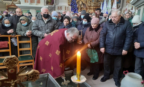 Щоб віра не перетворилася у забобони: дещо про йорданську освячену воду