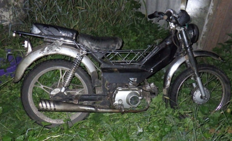 На Білопільщині двоє юнаків побили 16-річного знайомого та угнали його мопед