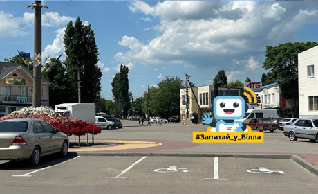 Запитай у Білла. Місця є, але припаркуватися неможливо: скаржаться водії з інвалідністю у Біляївці