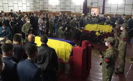 Ушли в небо, хоть и похоронены в земле – мелитопольцы попрощались с погибшими курсантами