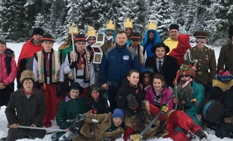 "Вертеп нас розважав, а ми пригостили його солодощами"