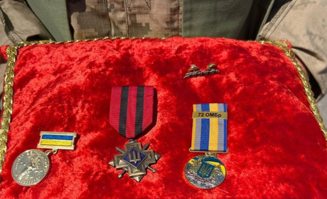 На центральній площі Первомайська попрощалися із захисником України Віктором Сімоненком