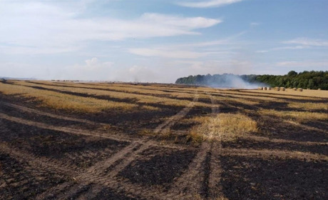 На Чортківщині згорів прес-подрібнювач і сто тюків соломи