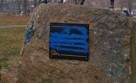 Вандали розмалювали символ міста Сарни