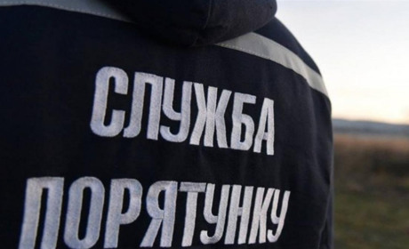 У Вараші із квартирного полону рятувальники визволяли хвору жінку