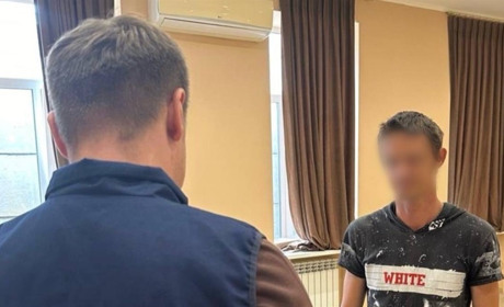 Правоохоронці викрили чоловіка, який займався розповсюдженням газет "Харьков-Z"