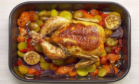 Рецепт дня: курка, запечена з овочами