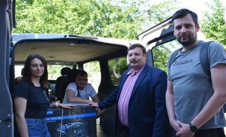 Меценати з Новограда-Волинського купили для полку "Азов" генератор