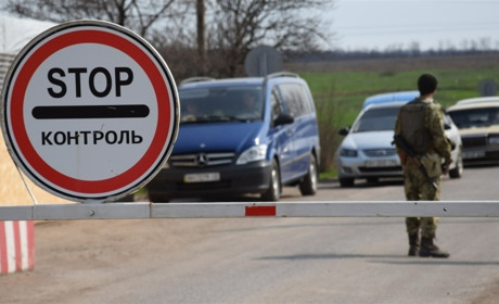 Якій категорії держслужбовців дозволили виїжджати за кордон під час війни