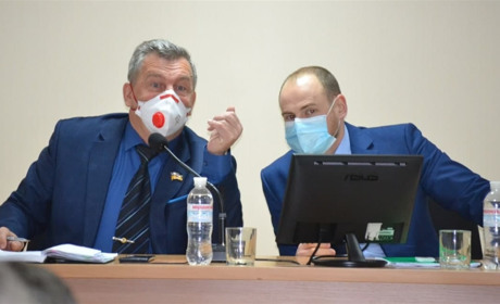 Мэр - офицер, депутаты - не солдаты