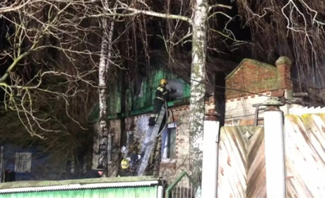 У новорічну ніч у Шосткинській громаді горів житловий будинок (відео)