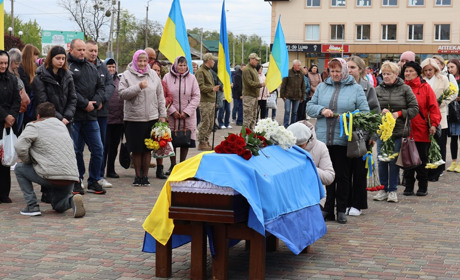 У Сарнах попрощалися з солдатом Василем Лисенком