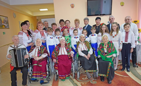 Одиноких браїлівчан привітали з жіночим днем