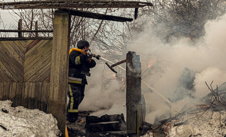 Пожежа у селі Вовна: вогонь пошкодив дах та домашні речі в житловому секторі