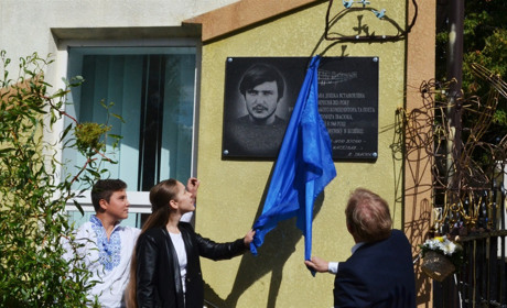 У Біляївці відкрили Меморіальну дошку Івасюку та започаткували фестиваль "Рута"