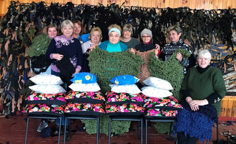 Для «дизайнерських» маскувальних сіток, які плетуть у Переяславі, тканину дає відомий бренд одягу