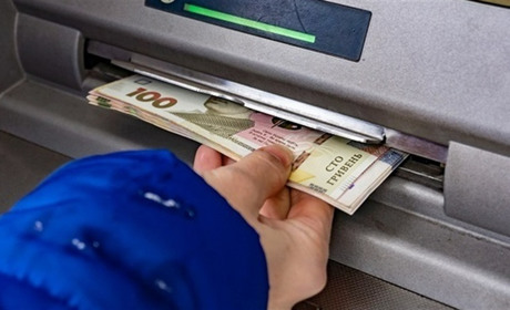 Вкрала понад 60 тисяч гривень із картки. Жінку судили у Городоцькому суді