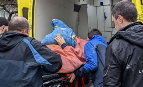 Мешканка Торецька вивезла 78-річну лежачу маму після інсульту. Контакти волонтерів