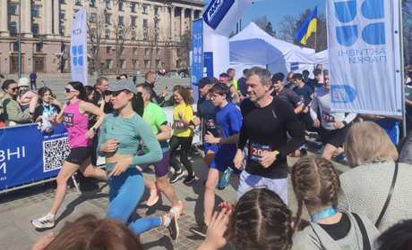 Миколаївські гуманітарії на старті: як студенти й викладачі НУК бігли разом із містом