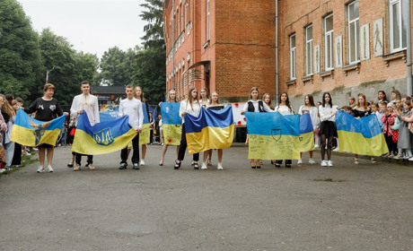 Як в Барській громаді в школах провели Останні дзвінки: фото