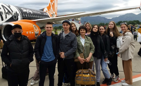 Азимутовцы учились спасать отдыхающих на берегу Азовского моря в Албании