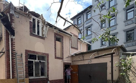 Окупанти вчергове обстріляли Херсон: загинула дівчина, серед поранених п'ятирічна дитина