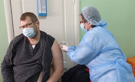 У Біляївській громаді розпочалося щеплення від COVID-19. Першими вакцину отримують медики