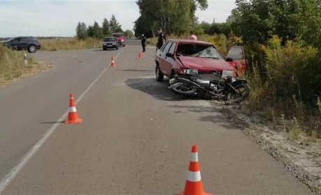 ДТП на Шосткинщині. Постраждала пасажирка мототранспорту