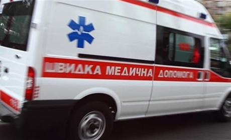 На Кременеччині чоловік впав із триметрової висоти