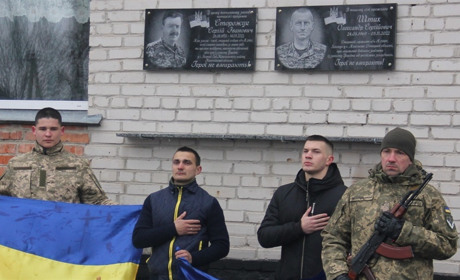Сини відкрили пам’ятні дошки батькам-героям: у Нападівці вшанували пам’ять загиблих земляків