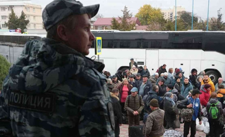 Російські окупанти хочуть вивезти жителів трьох міст Луганщини. Причина "евакуації"