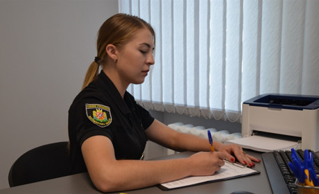 Мати з ножем напала на доньку та побила свекруху: сімейна драма на Житомирщині