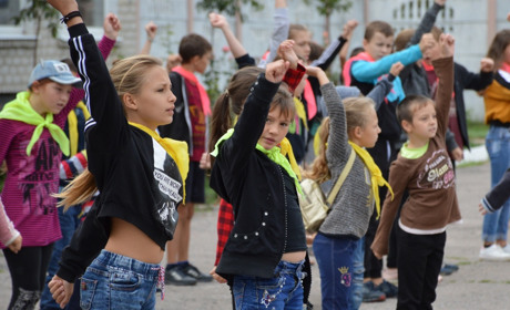 Чому дітям у сватівському таборі «Гончарівський» не нудно і чим вони там займаються