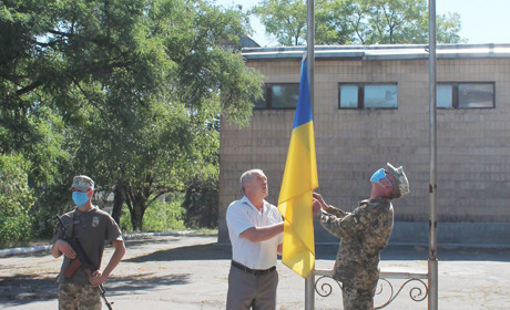 У Новоекономічному урочисто підняли державний прапор
