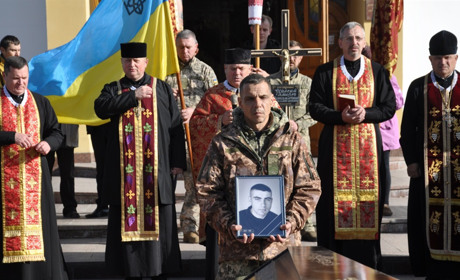 У поминальний день чортків`яни зустріли тіло загиблого молодого воїна Осадчого Дмитра