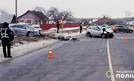 На Шепетівщині поліцейські встановлюють обставини ДТП, у якій травмувалися четверо людей
