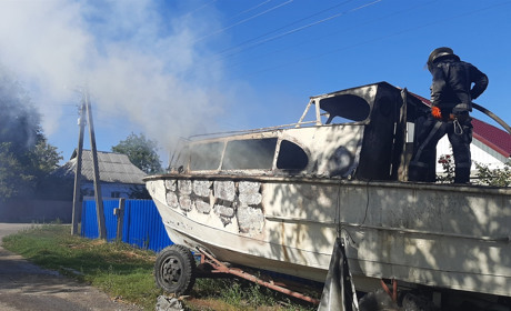 У Ржищеві вогонь пошкодив човен