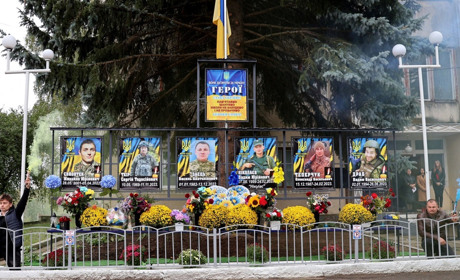 У Гармаках Барської громади відкрили меморіальну стелу Героям